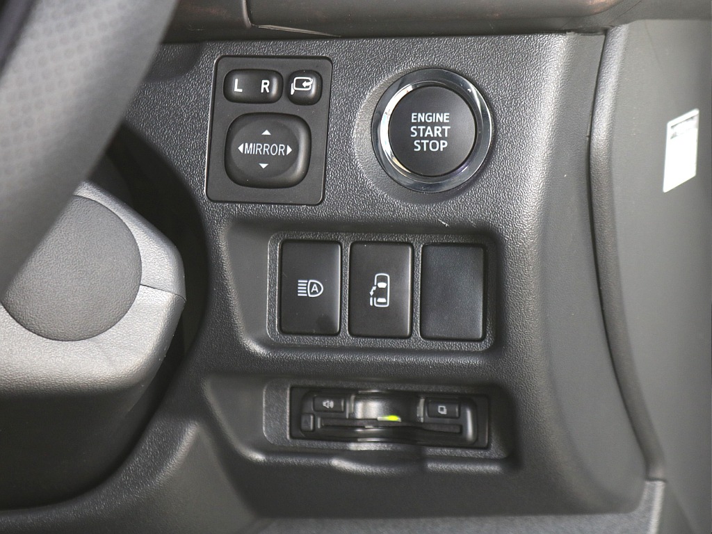 プッシュ式スタート・オートハイビームスイッチ・パワースライドドアスイッチ・ビルトインETC
