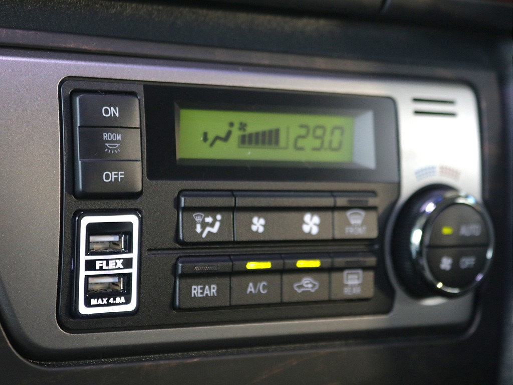 ルームランプスイッチ・オリジナルUSBポート