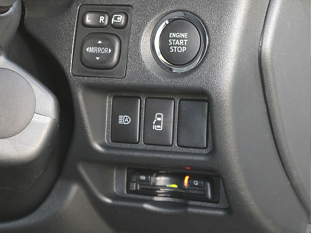 プッシュ式スタート・オートハイビームスイッチ・パワースライドドアスイッチ・ビルトインETC