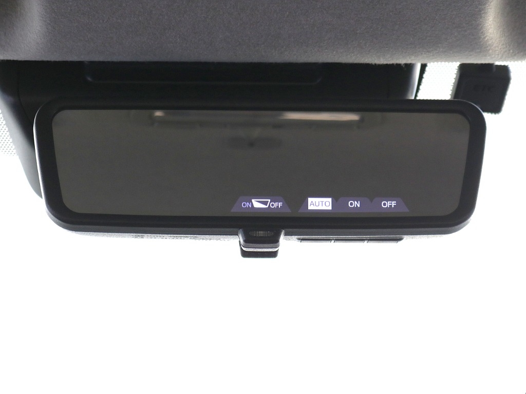 モニターと鏡面で切り替え可能