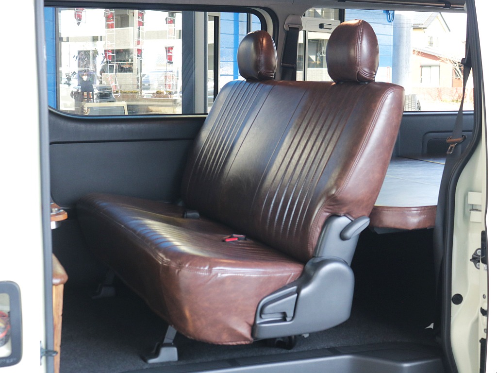 セカンドシート３人掛けベンチシート