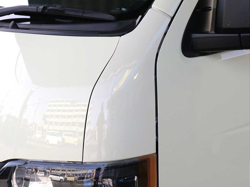 フロントアンダーミラーレス