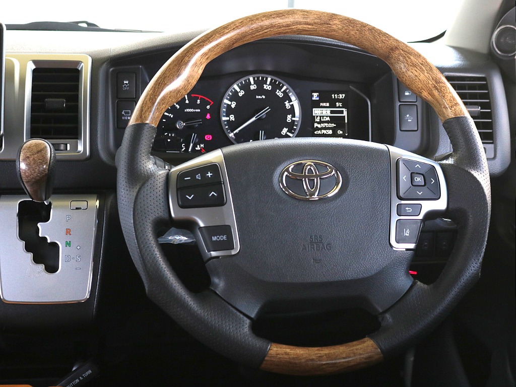 木目調ステアリング・シフトノブ