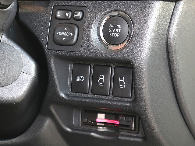 プッシュ式スタート・オートハイビームスイッチ・両側パワースライドドアスイッチ・ビルトインETC
