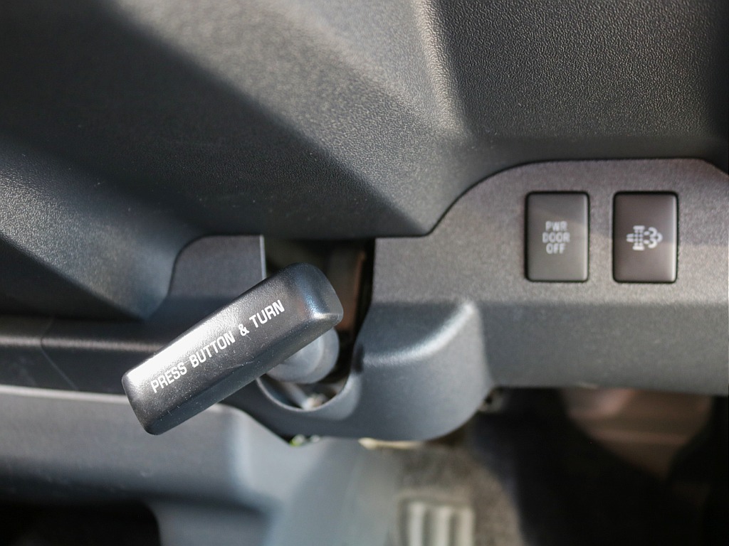 トヨタ ハイエースバン(8枚目)