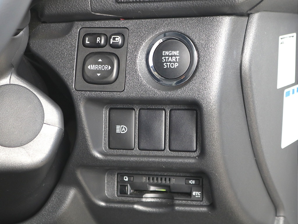 プッシュ式スタート・オートハイビームスイッチ・ビルトインETC