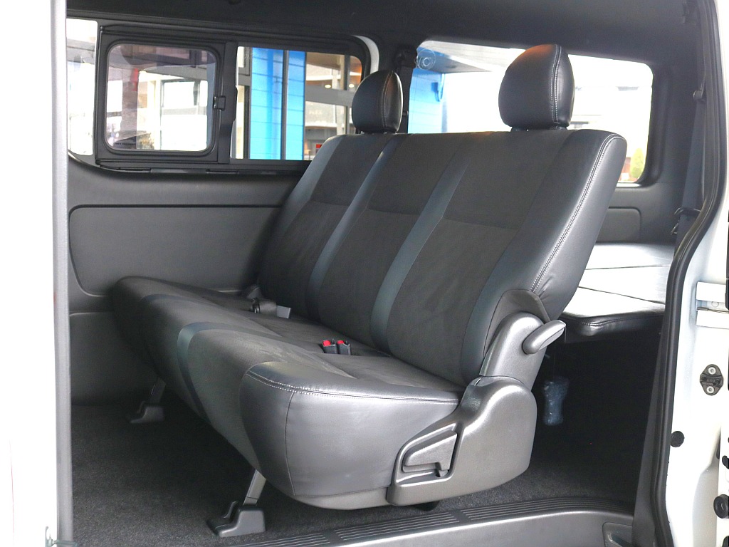 セカンドシート３人掛けベンチシート