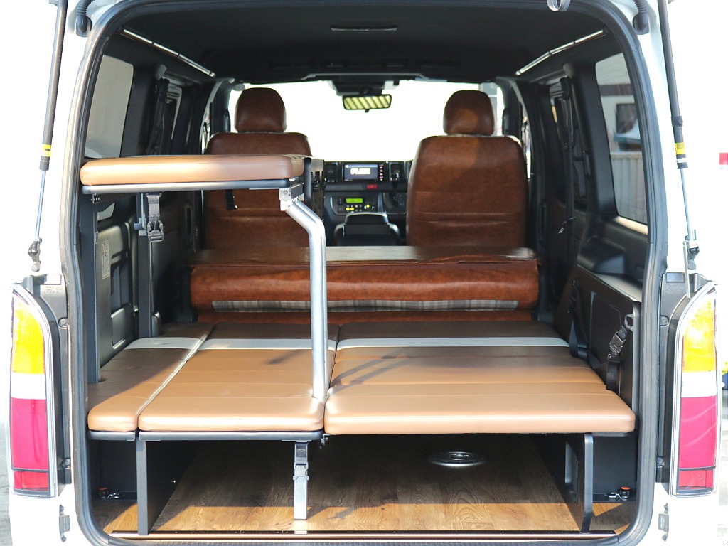 セカンドシートの背もたれを倒せば、長物も積載可能