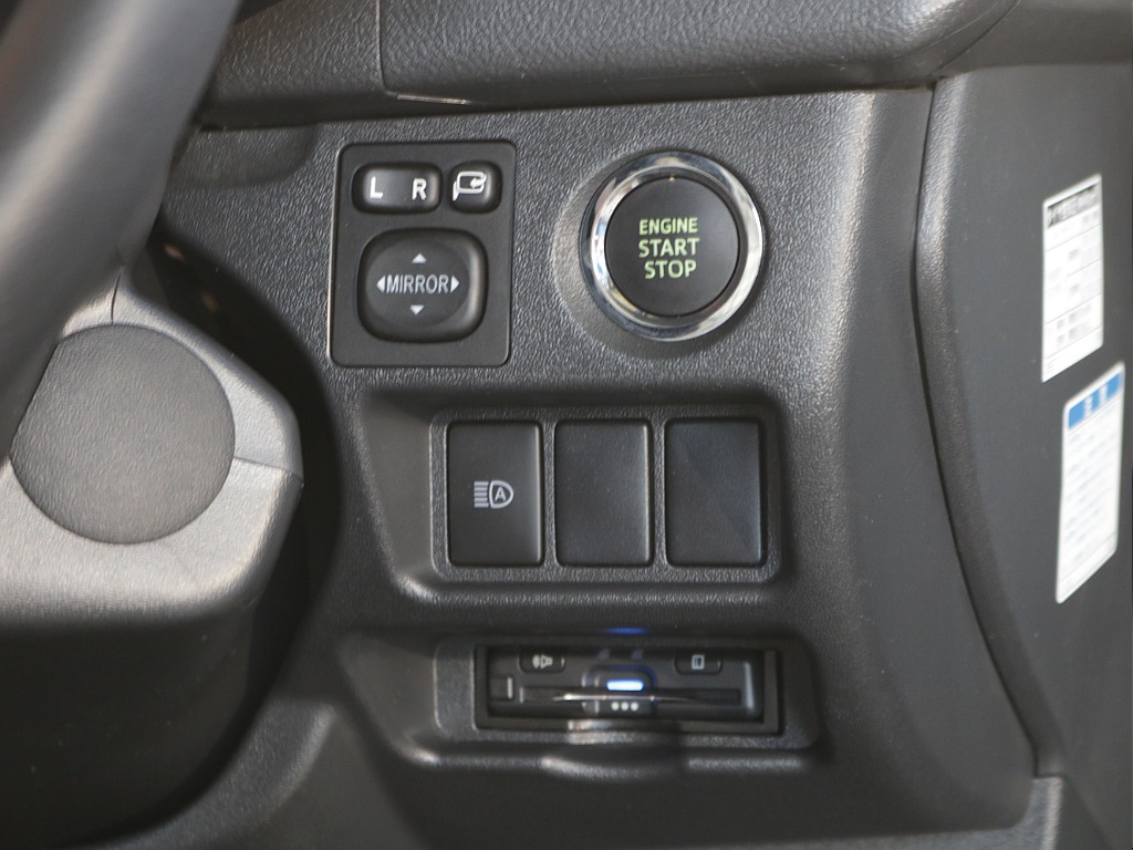 プッシュ式スタート・オートハイビームスイッチ・ビルトインETC