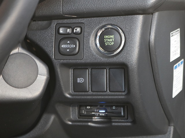 プッシュ式スタート・オートハイビームスイッチ・ビルトインETC