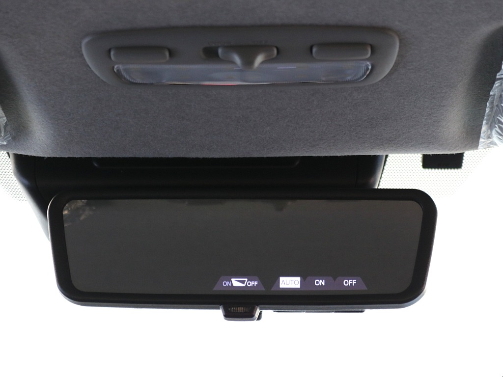 モニターと鏡面で切り替え可能