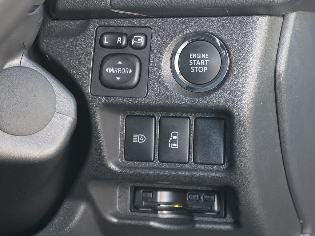 プッシュ式スタート・オートハイビームスイッチ・パワースライドドアスイッチ・ビルトインETC