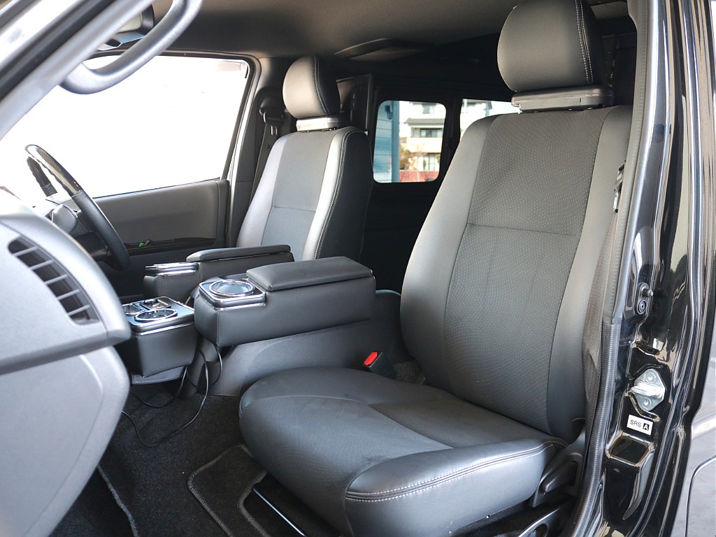 ダークプライムⅡ特別仕様車限定ハーフレザーシート