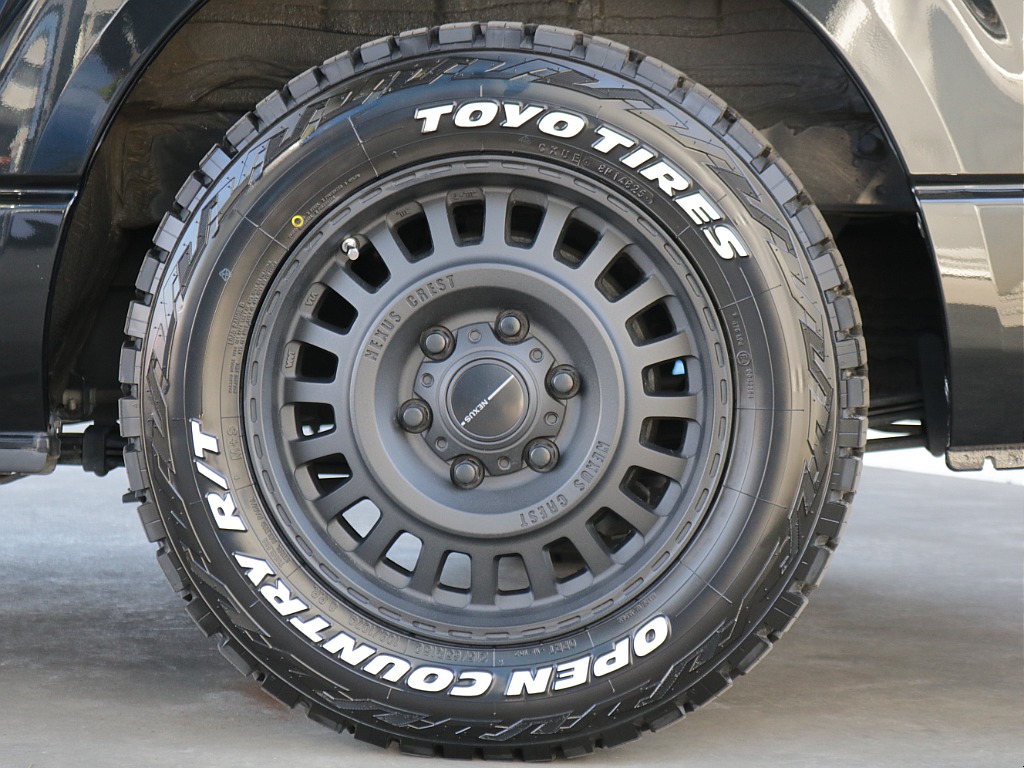 オリジナル16インチアルミホイール・トーヨーオープンカントリータイヤ