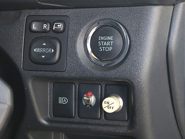 プッシュ式スタート・オートハイビームスイッチ