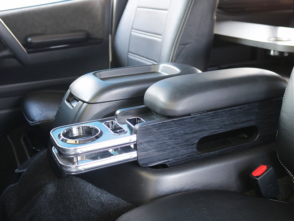 アームレスト･カップホルダー