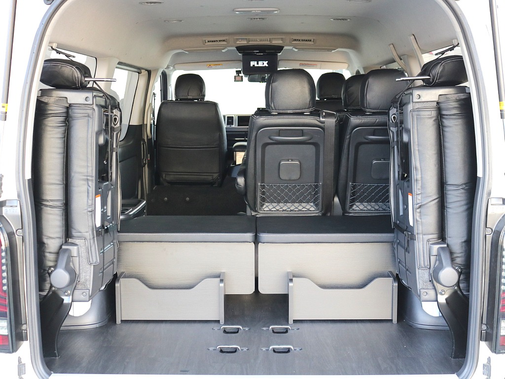 4列目跳ね上げ可能！荷物スペースも確保！