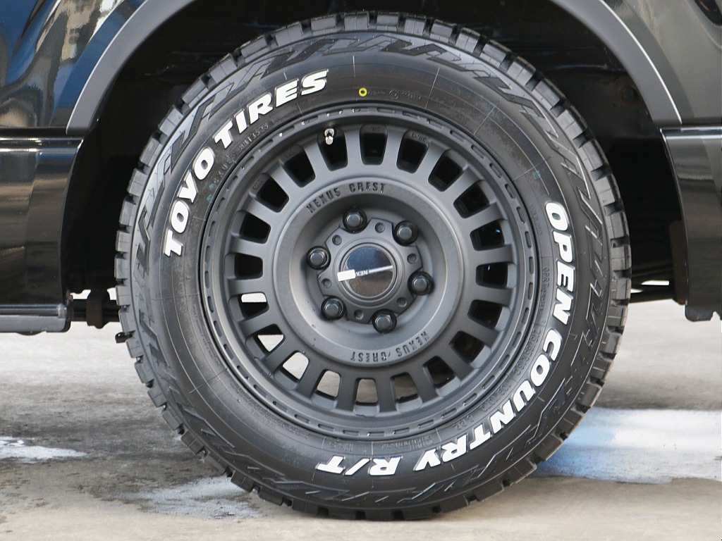 オリジナル16インチアルミホイール・トーヨーオープンカントリータイヤ