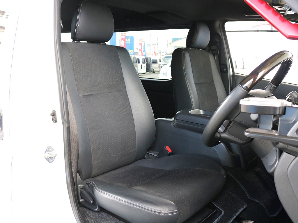 ダークプライムⅡ特別仕様車限定ハーフレザーシート