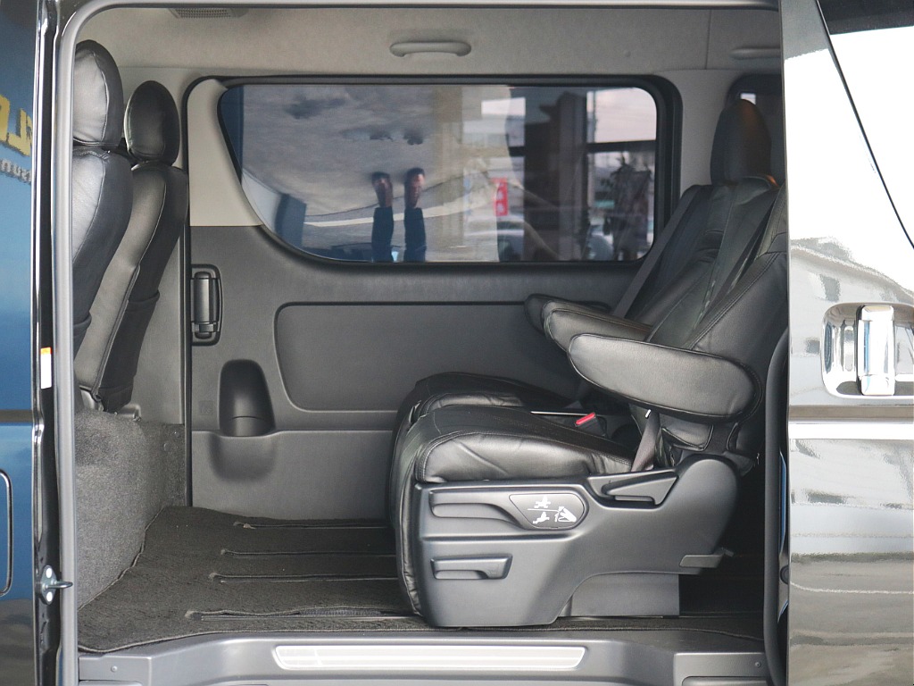 前後スライド可能