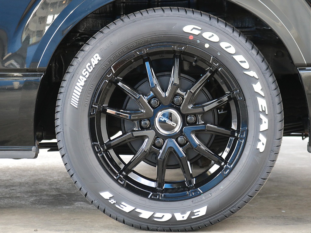オリジナル17インチアルミホイール・グッドイヤーナスカータイヤ