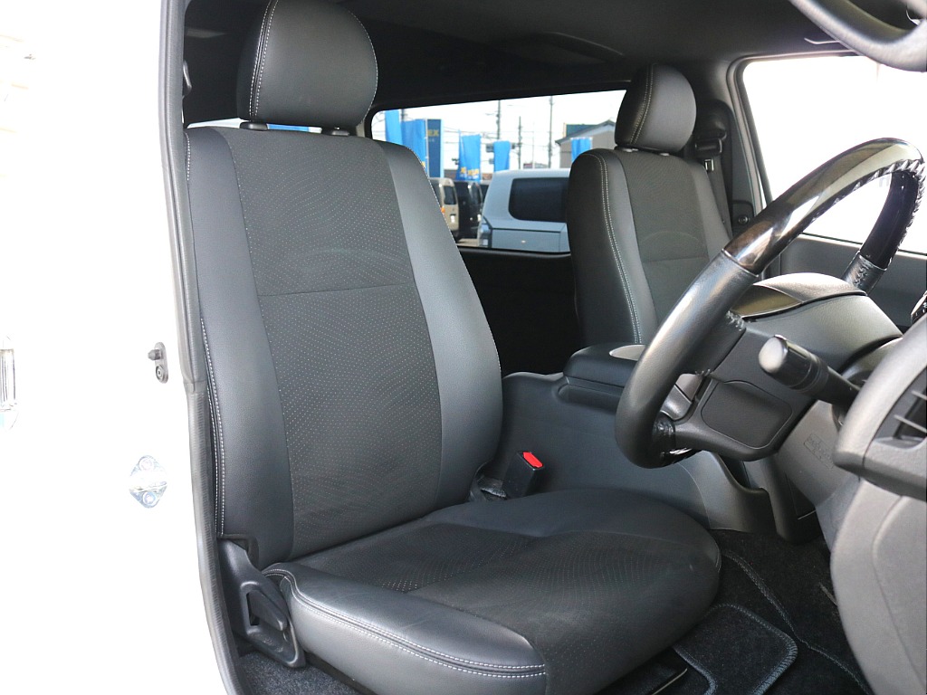 ダークプライムⅡ特別仕様車限定ハーフレザーシート