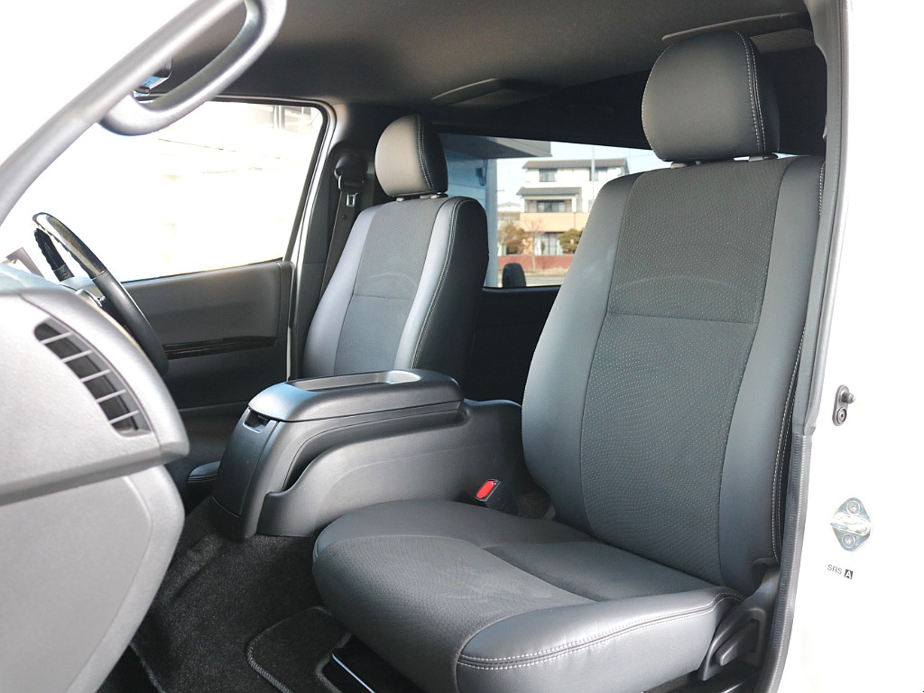 ダークプライムⅡ特別仕様車限定ハーフレザーシート