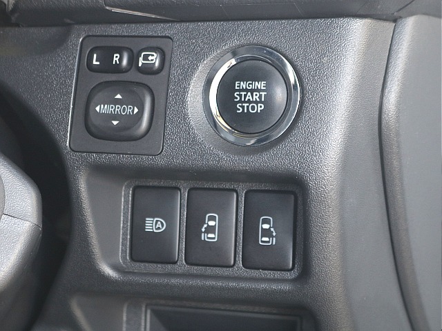プッシュ式スタート・オートハイビームスイッチ・両側パワースライドドアスイッチ