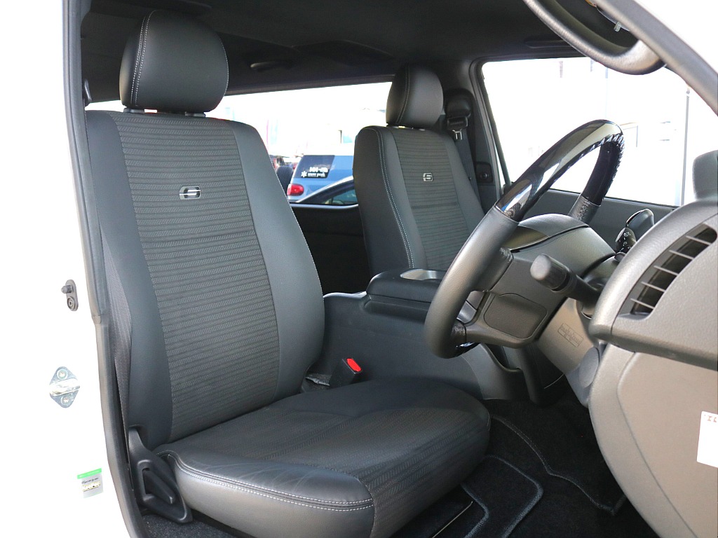 ダークプライムS特別仕様車限定トリコット＋合成皮革シート