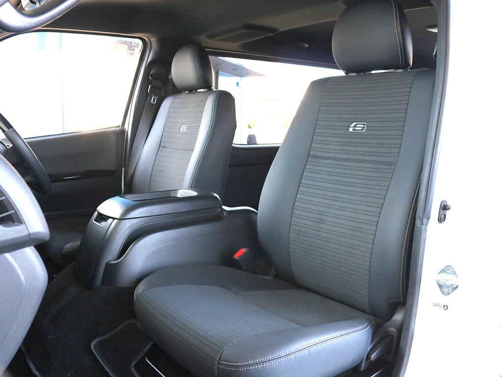 ダークプライムS特別仕様車限定トリコット＋合成皮革シート