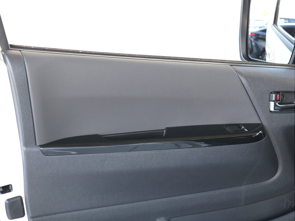 ダークプライムS特別仕様車限定ルーフ・ピラー