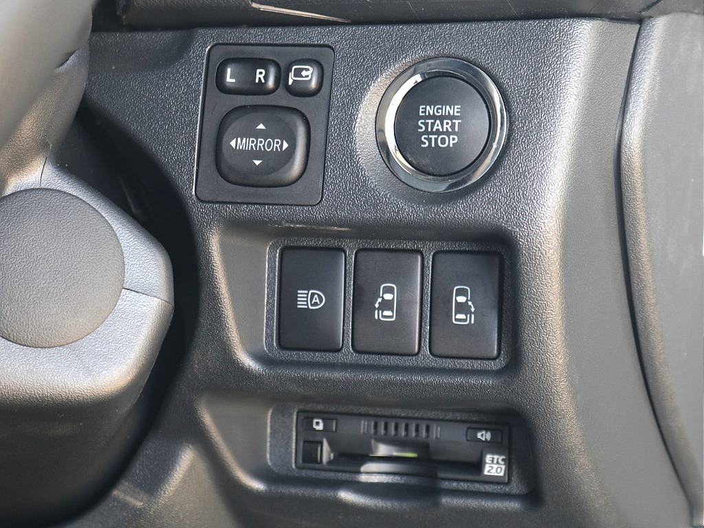 プッシュ式スタート・オートハイビームスイッチ・両側パワースライドドアスイッチ・ビルトインETC