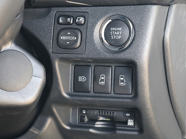プッシュ式スタート・オートハイビームスイッチ・両側パワースライドドアスイッチ・ビルトインETC