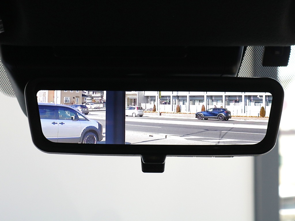 デジタルインナーミラー※モニターと鏡面で切り替え可能