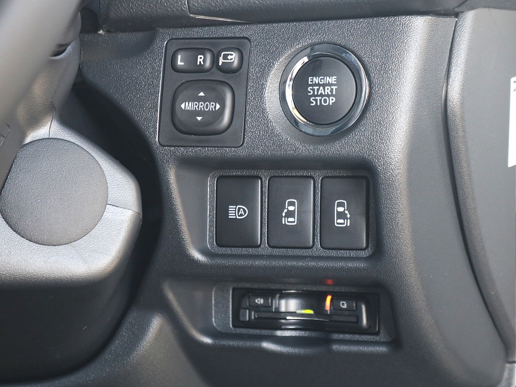 プッシュ式スタート・オートハイビームスイッチ・両側パワースライドドアスイッチ・ビルトインETC