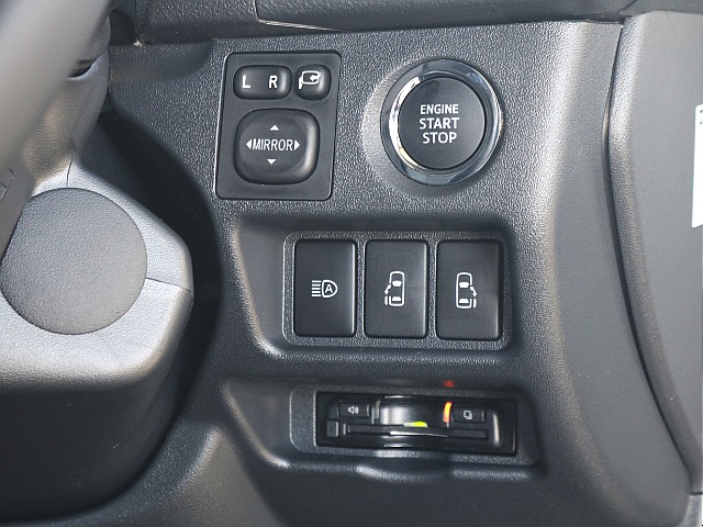 プッシュ式スタート・オートハイビームスイッチ・両側パワースライドドアスイッチ・ビルトインETC