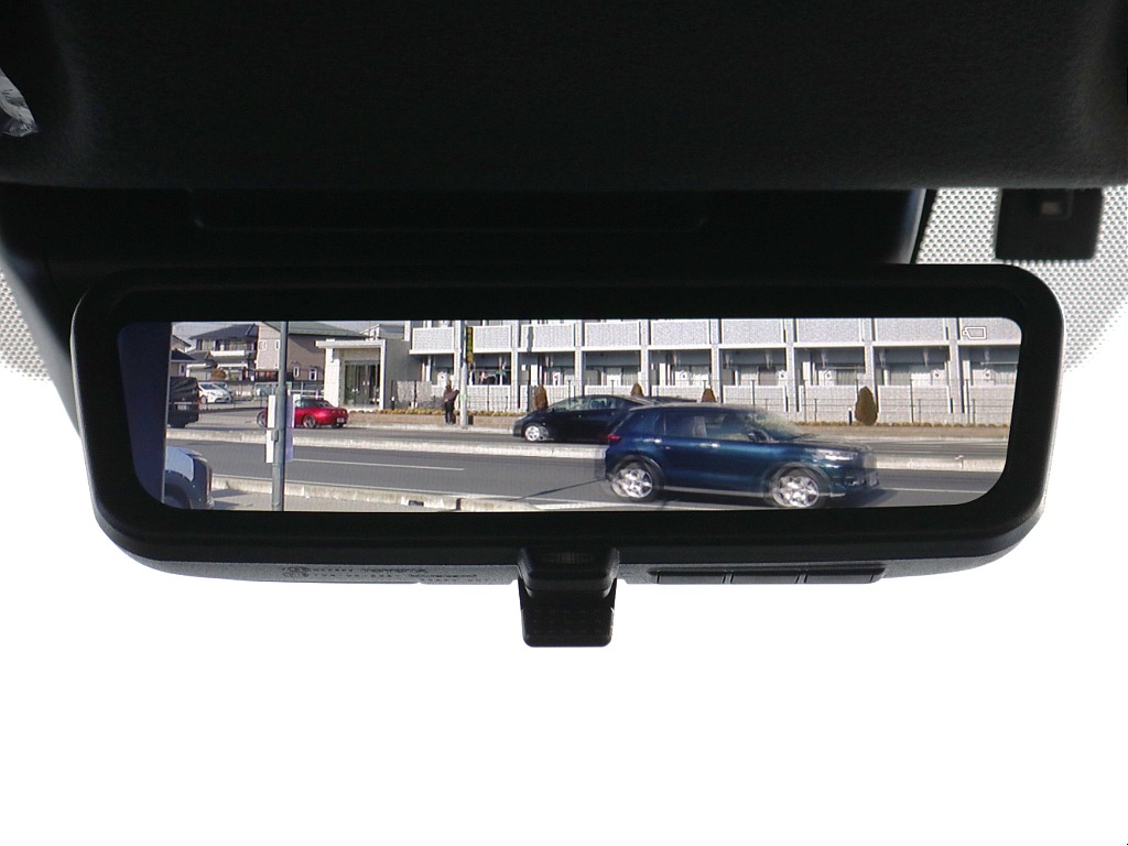 デジタルインナーミラー※モニターと鏡面で切り替え可能