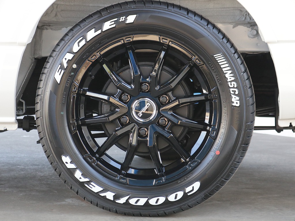 オリジナル17インチアルミホイール・グッドイヤーナスカータイヤ