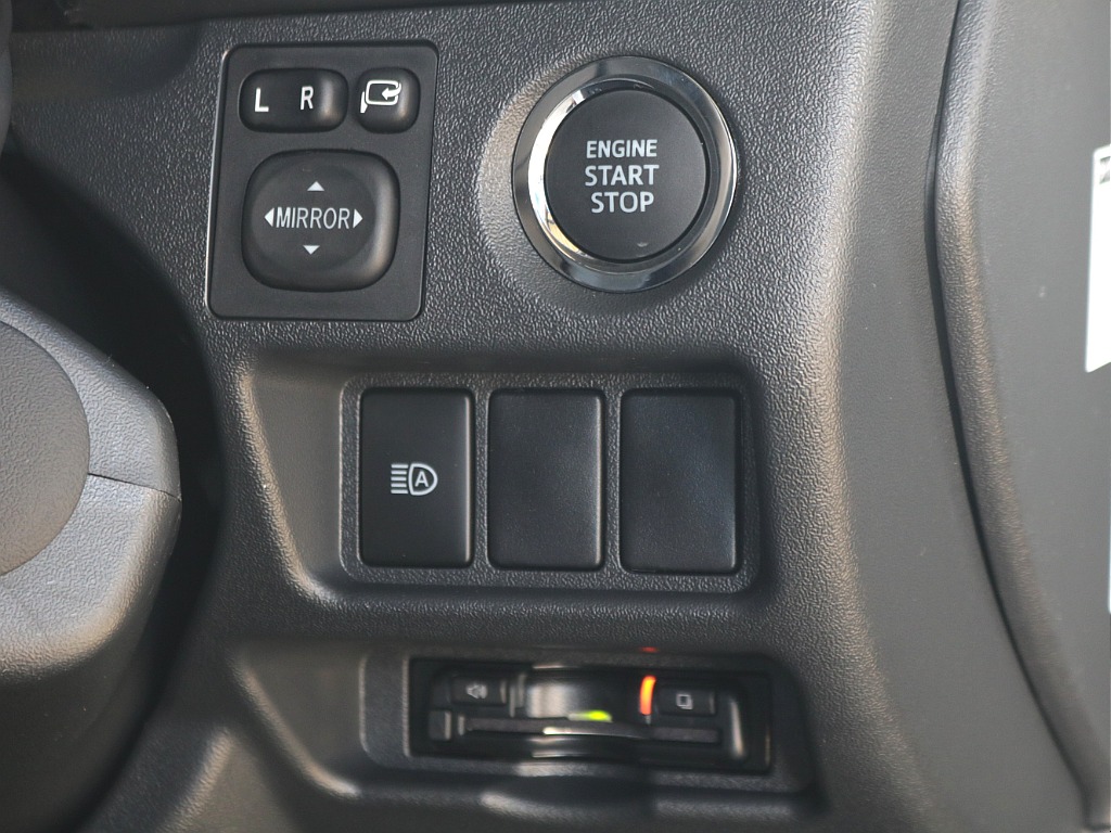 プッシュ式スタート・オートハイビームスイッチ・ビルトインETC