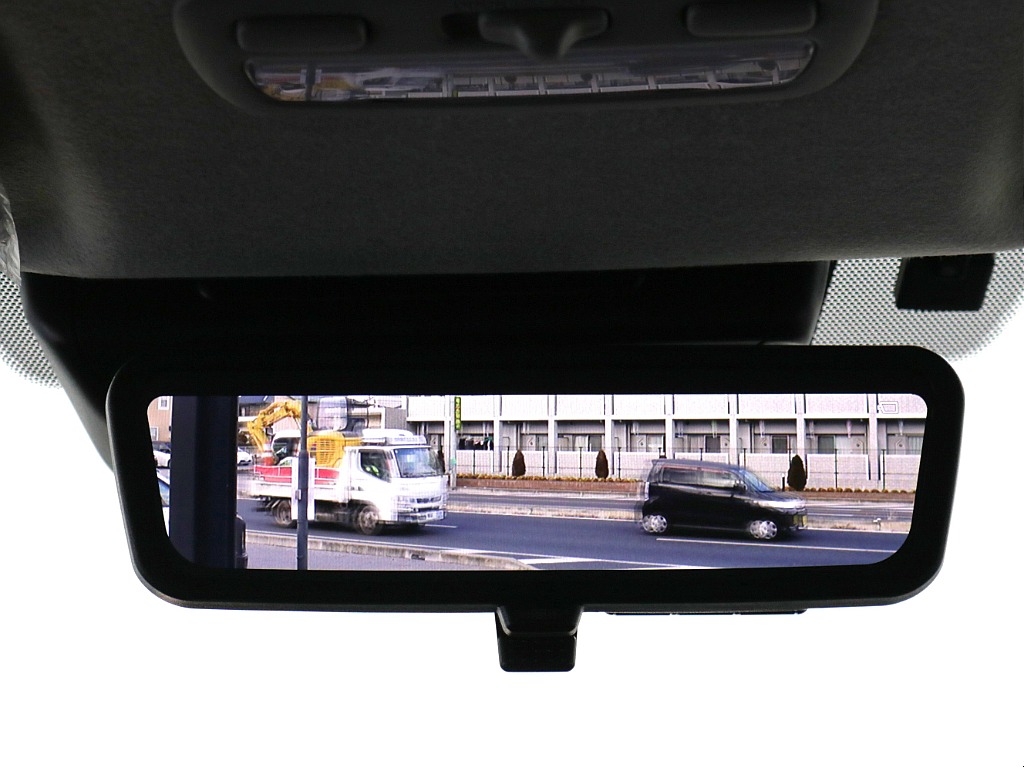 デジタルインナーミラー※モニターと鏡面で切り替え可能