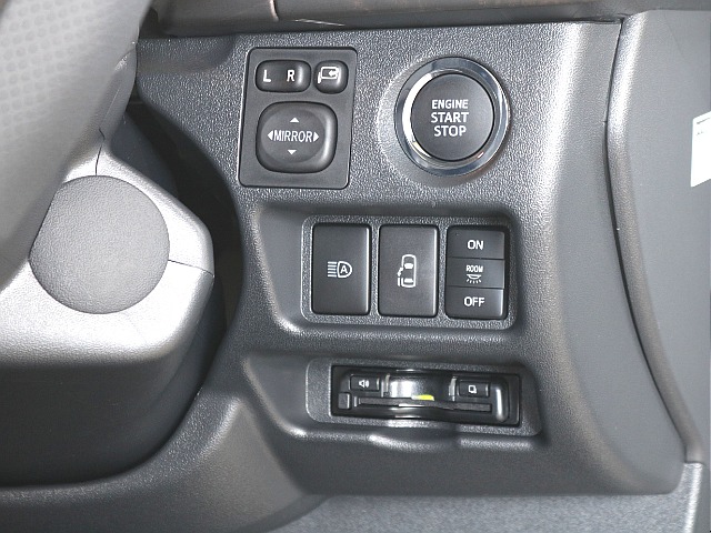 プッシュ式スタート・オートハイビームスイッチ・パワースライドドアスイッチ・ルームランプスイッチ・ビルトインETC