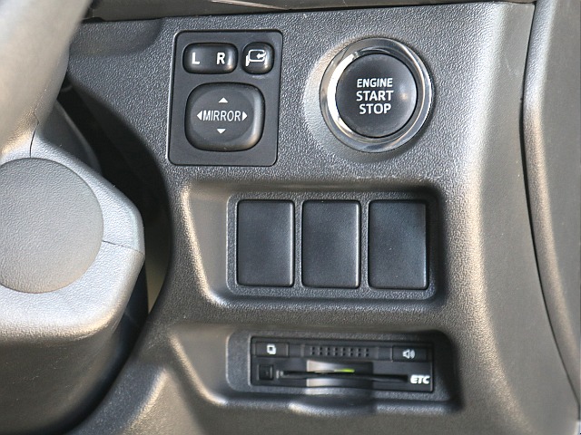 プッシュ式スタート・ビルトインETC