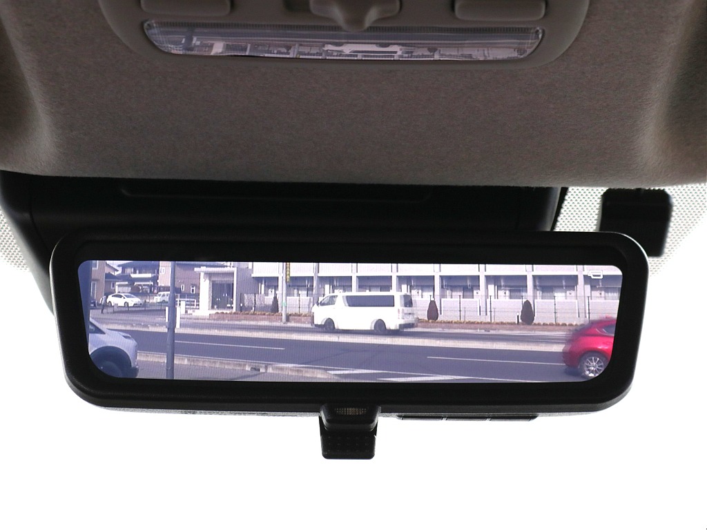 デジタルインナーミラー※モニターと鏡面で切り替え可能