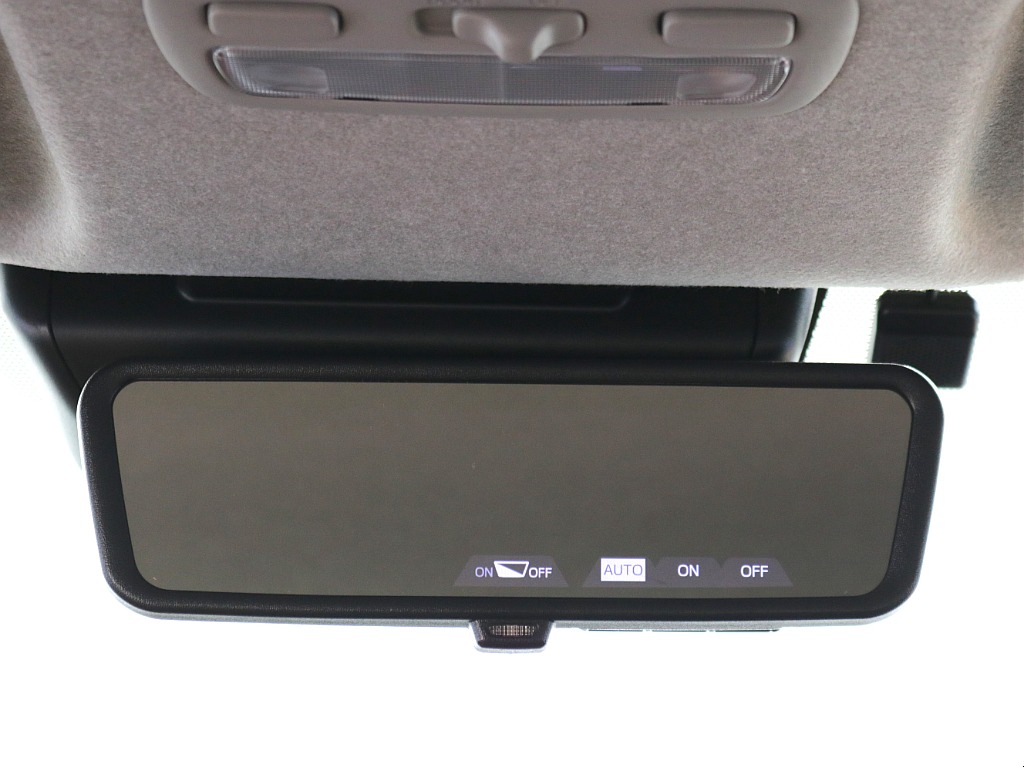 デジタルインナーミラー※モニターと鏡面で切り替え可能