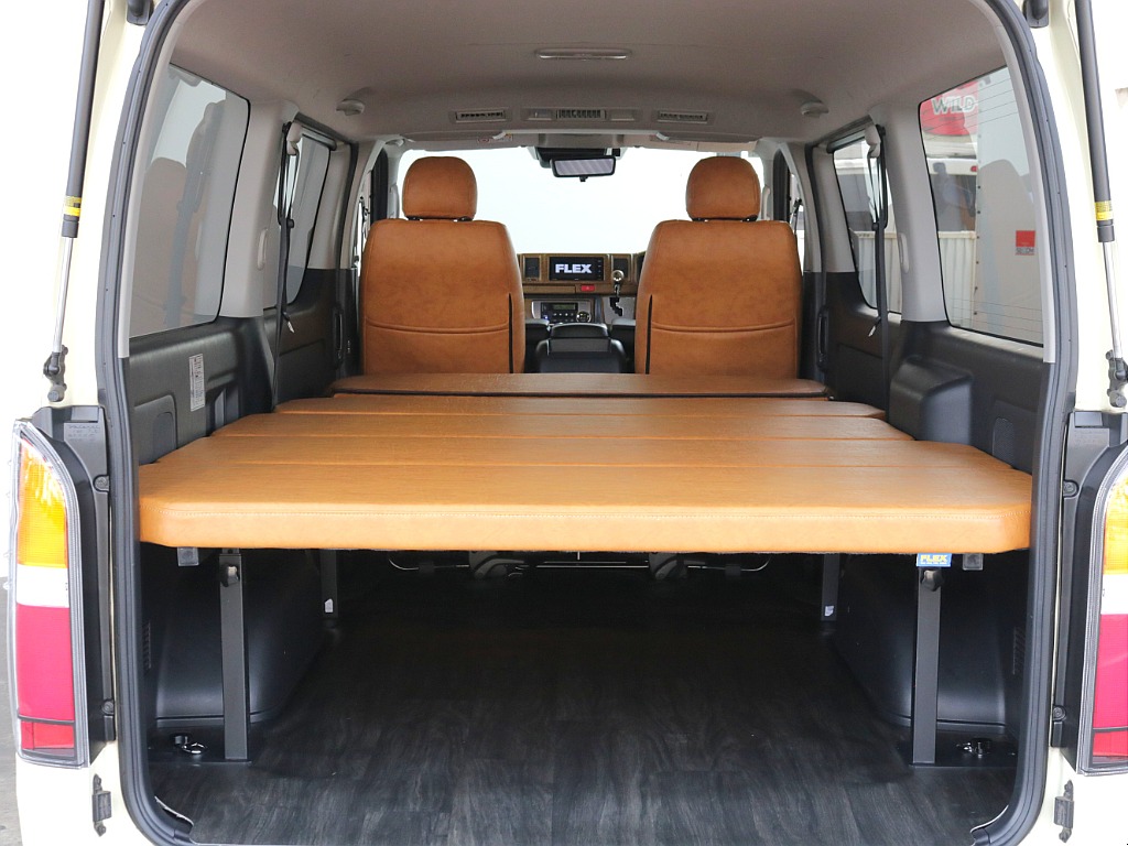 セカンドシート倒せばフルフラットも可能！