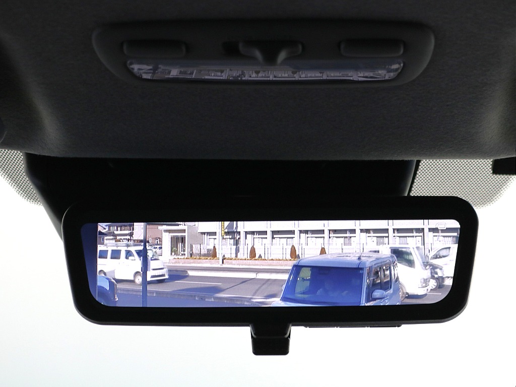 デジタルインナーミラー※モニターと鏡面で切り替え可能