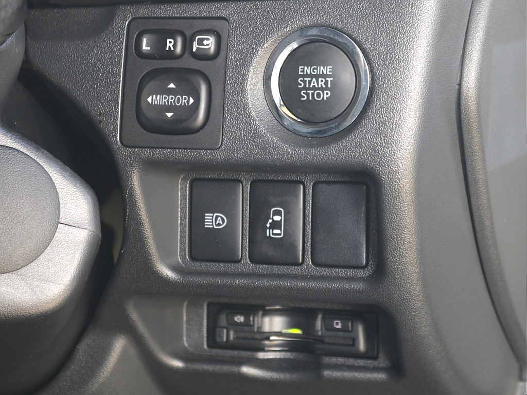 プッシュ式スタート・オートハイビームスイッチ・パワースライドドアスイッチ・ビルトインETC