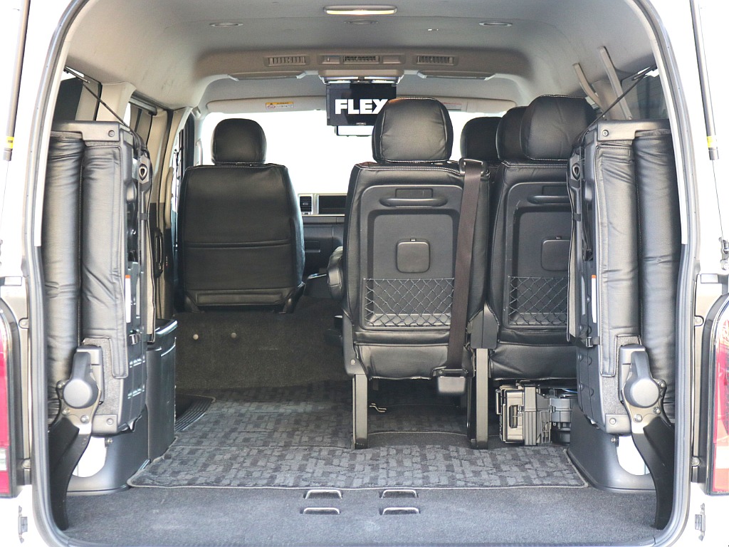 4列目跳ね上げ可能※荷物スペースも確保！