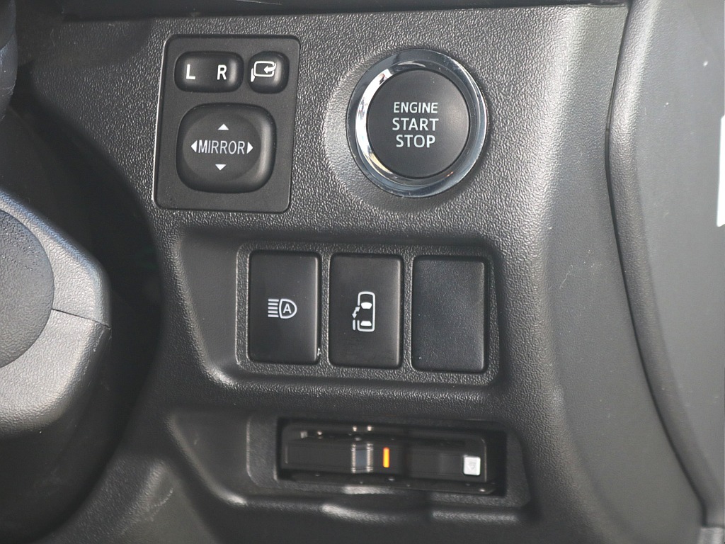 プッシュ式スタート・オートハイビームスイッチ・パワースライドドアスイッチ・ビルトインETC