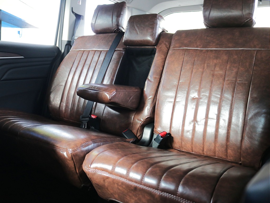 用途に合わせてアームレスト使用可能！